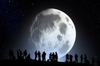Астрономы ЕКА: На Луне идут постоянные каменные «дожди»