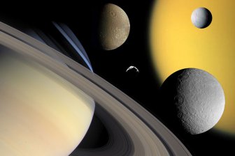Астрономы: Вокруг Сатурна могут вращаться самособирающиеся луны