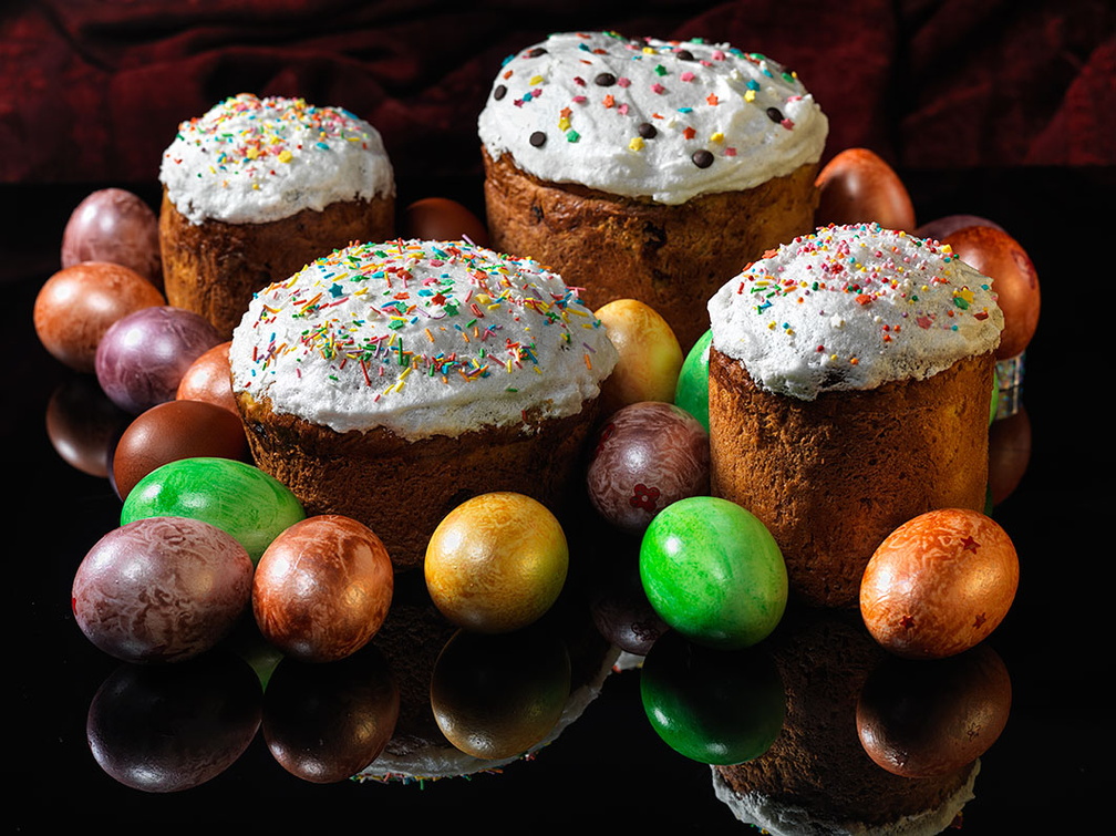 В Донецке началась продажа пасхальных куличей