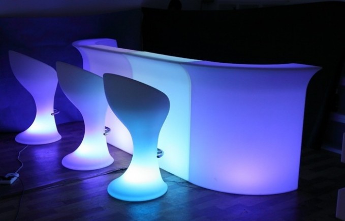 Светящаяся мебель: интересное решение в оформлении места проведения вечеринки