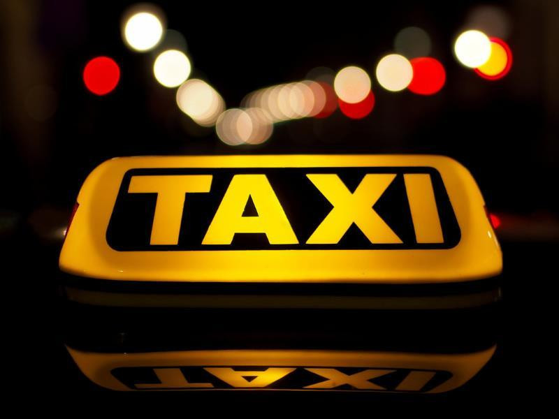 Как устроиться на работу в службу такси
