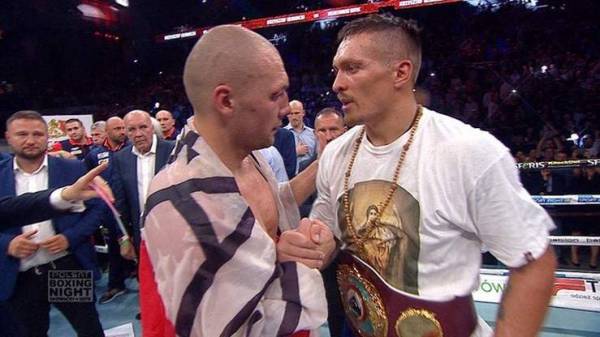 Усик избил Гловацки и стал чемпионом мира по боксу