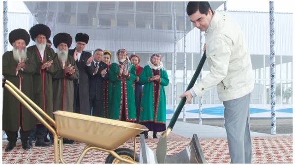 В Туркменистане забраковали школьную литературу