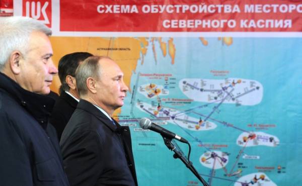 Путин запустил месторождение нефти и газа в Астрахани