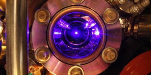 Ученым удалось синхронизировать оптические часы с точность одной квадриллионной доли секунды