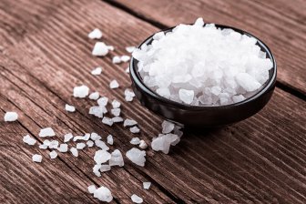 Исследование: Потребление соли ведет к проблемам с сердцем