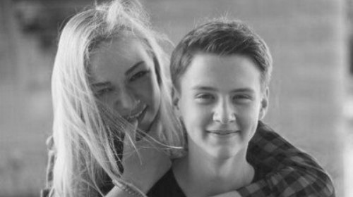 Подростки застрелились в Пскове: в интернете появились посмертные фото Дениса и Кати