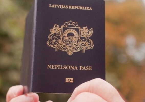 Россия готова снять визовые ограничения для молодых неграждан из Прибалтики