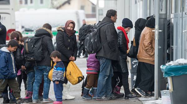 Ангела Меркель: Порядка 100 тысяч мигрантов покинут Германию