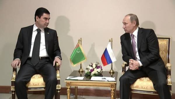 Эксперт: Бердымухамедова к Путину привел острый кризис в Туркменистане