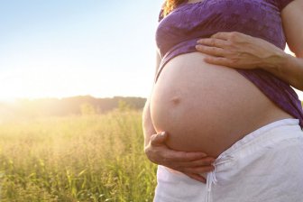 Ученые: Поздняя беременность делает женщин долгожительницами