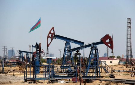 Азербайджан сократит добычу нефти на 35 тысяч баррелей в сутки