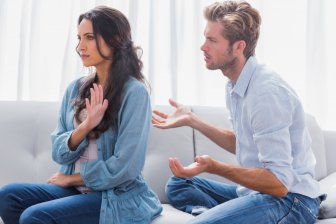 Психологи выяснили, как правильно поощрять партнера