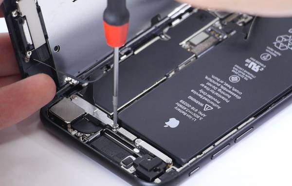 Apple через суд потребовала от поставщика чипов Qualcomm $1 млрд