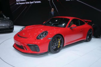 Porsche показал машину для гоночных трасс за 10 миллионов рублей‍