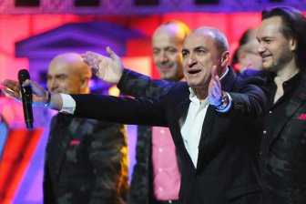 «Хор Турецкого» поставит рекорд массового исполнения гимна РФ