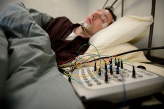 Исследователи научились выяснять, видит ли спящий человек сон‍
