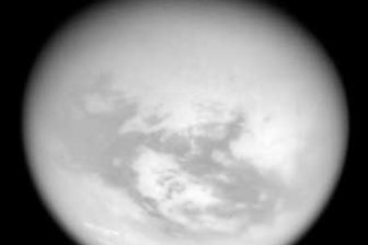 NASA опубликовало снимки облаков на спутнике Сатурна