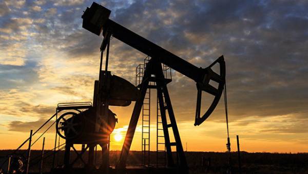 Цена нефти марки Brent впервые за месяц превысила 54 доллара за баррель