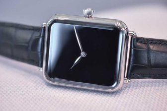 В Швейцарии создали копию Apple Watch за 1,5 млн рублей‍