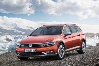 Volkswagen снизил цены на флагманскую модель Passat в России