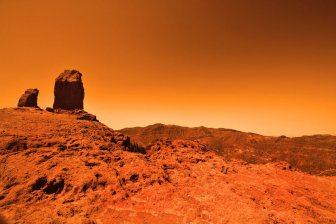 На Марсе найден замаскированный гуманоид и вход в «подземелье»