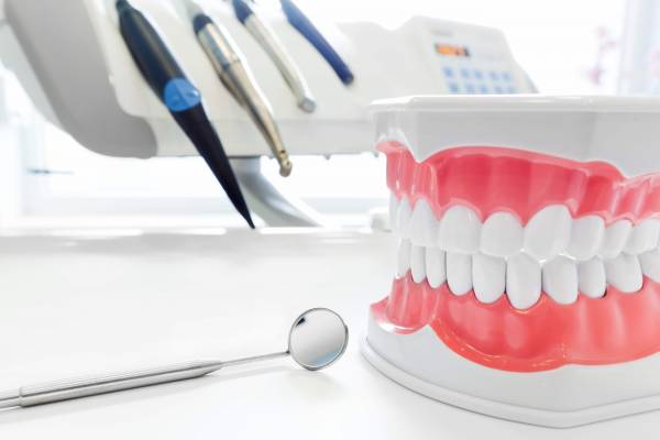 Лечение зубов по доступным ценам, в хорошей стоматологической клинике