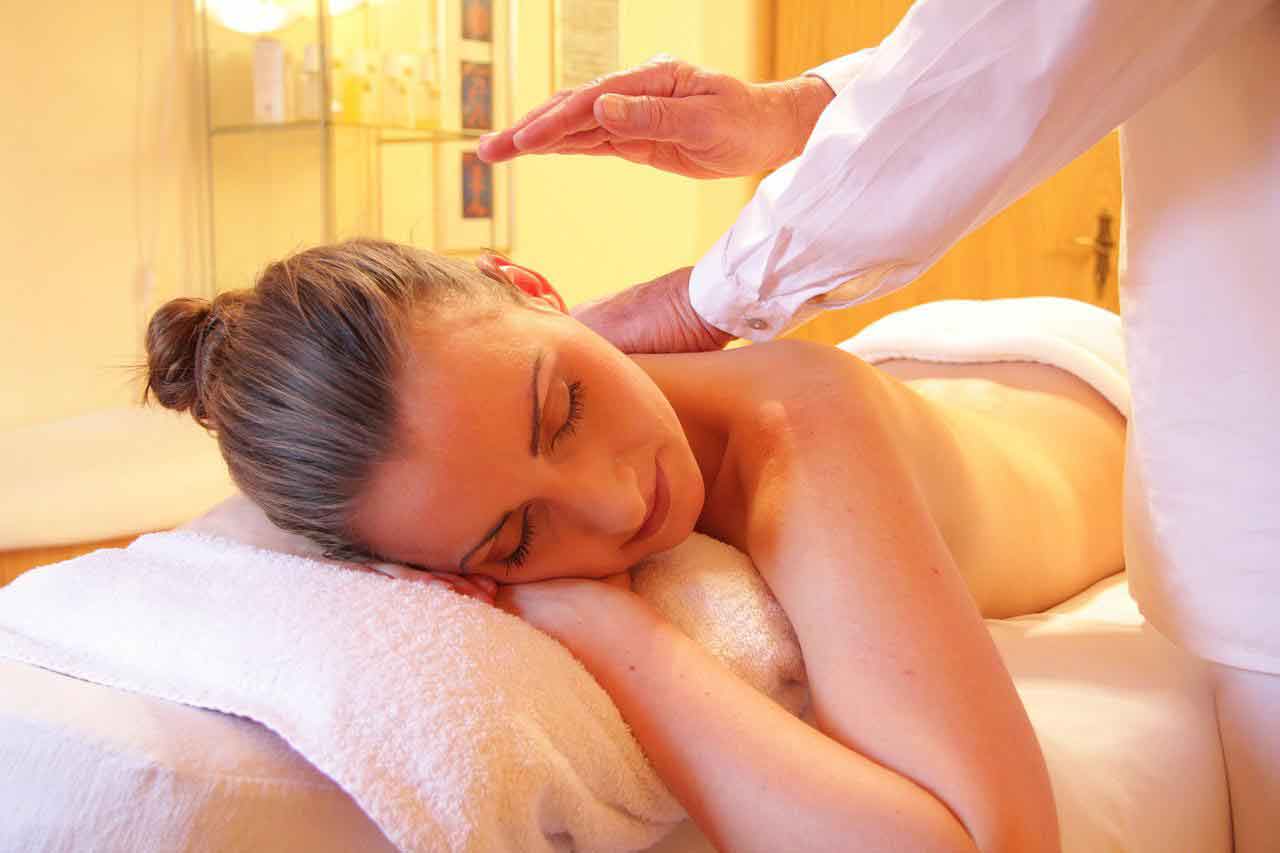 Что такое лечебный массаж спины?