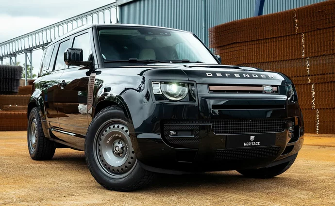 Модифицированный Land Rover Defender делает ставку на медь и зеленую алькантару